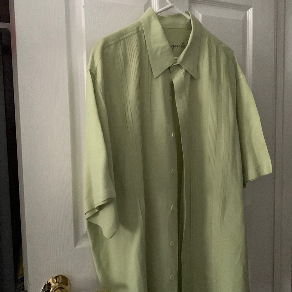 Men linen shirt size XL. Short sleeve. Tranquilo brand. Light lime Green.